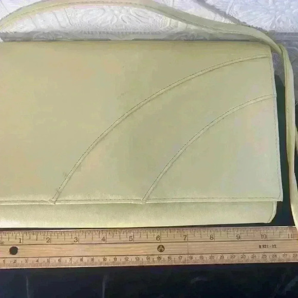 Vintage  Cabrelli Canada light yellow clutch/handbag - Picture 10 of 11